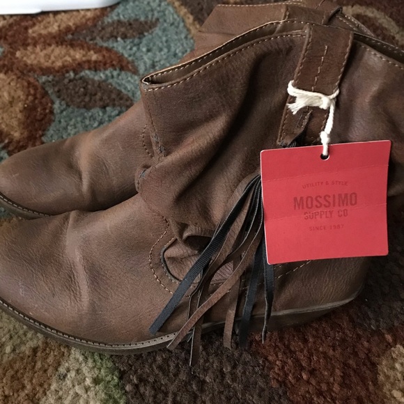 NWT women’s boots size 8.5 - Picture 2 of 2